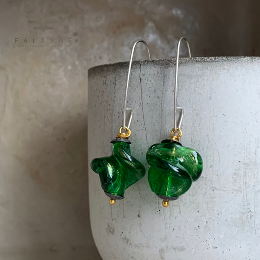 Pendientes llamativos con cuentas de cristal 'Green Twists'