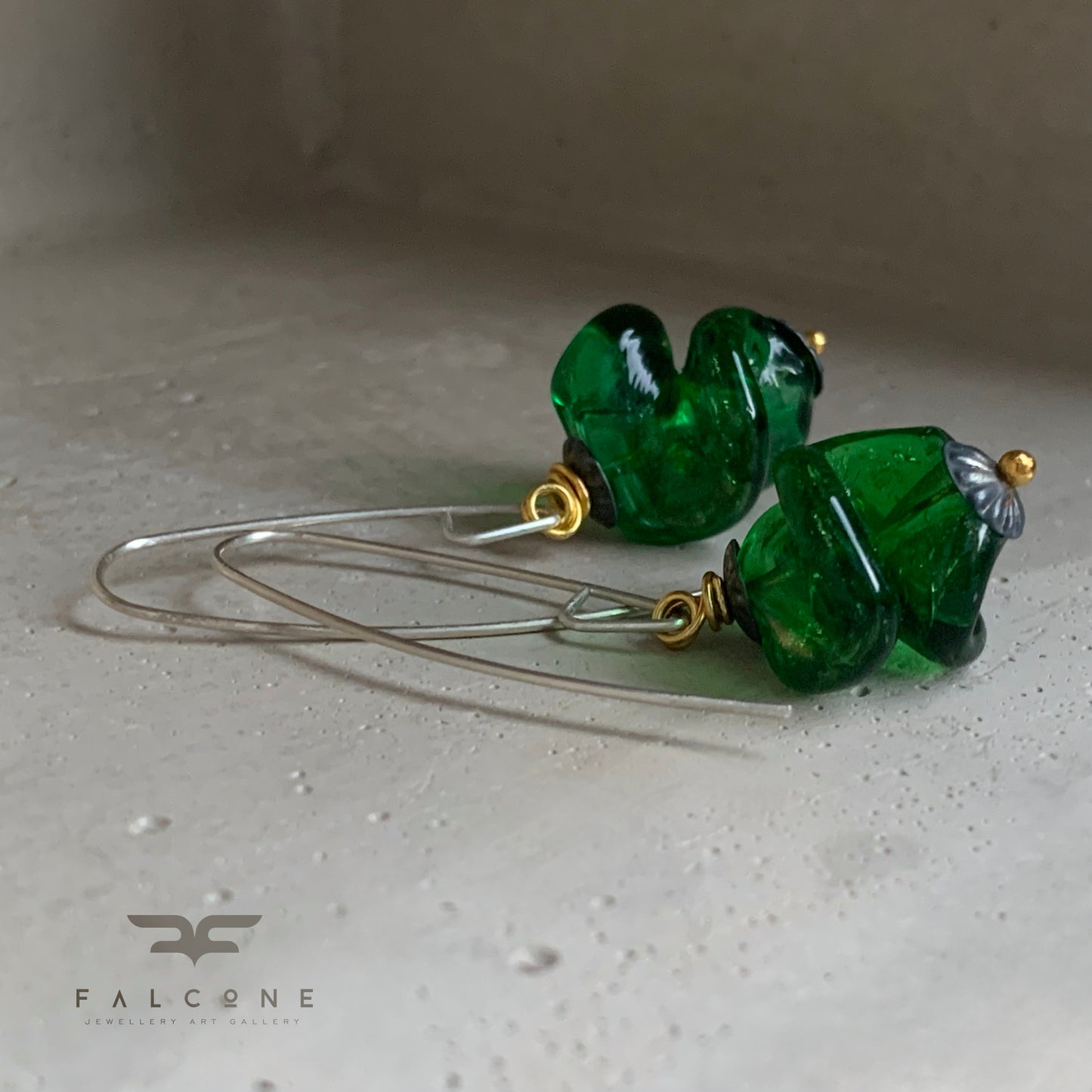 Pendientes llamativos con cuentas de cristal 'Green Twists'