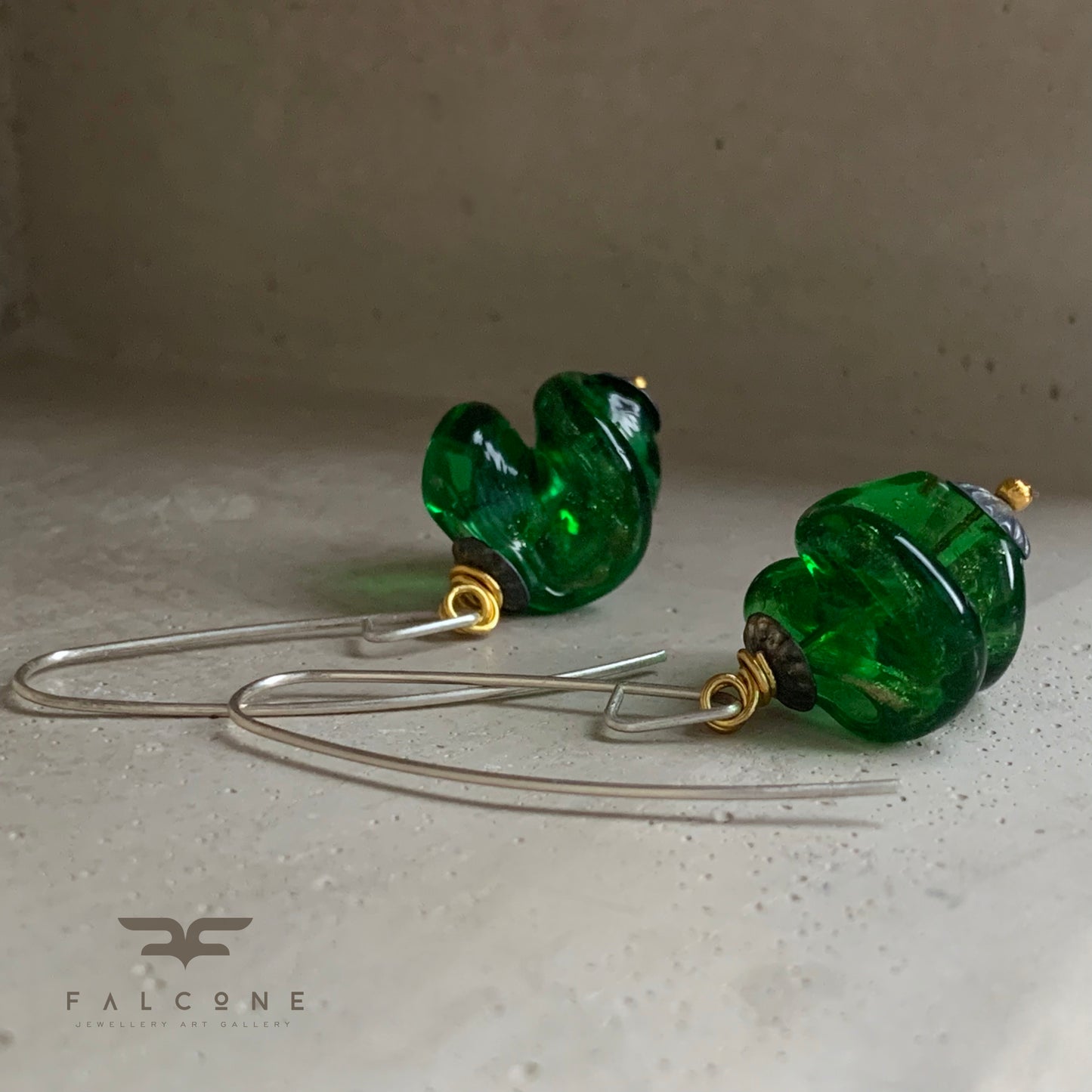 Pendientes llamativos con cuentas de cristal 'Green Twists'