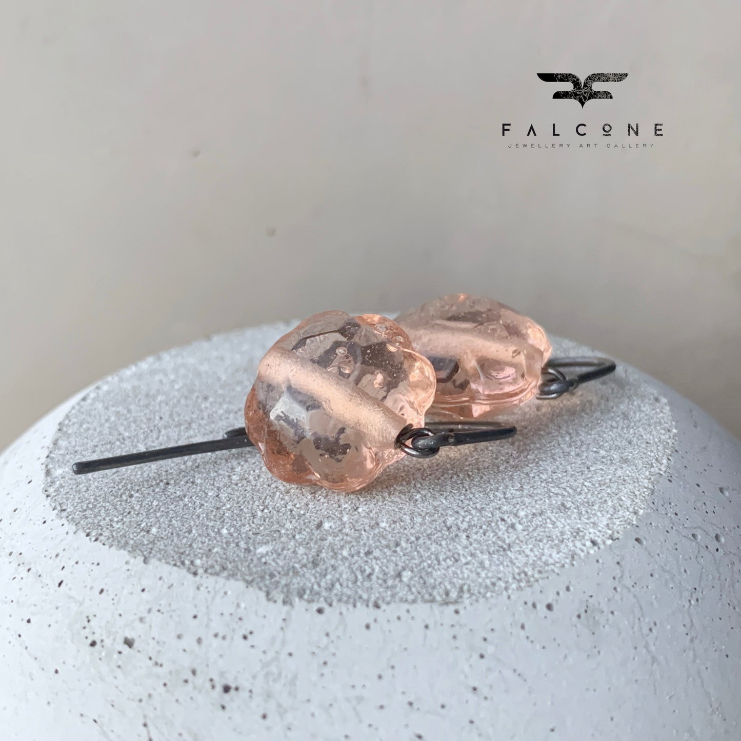 Pendientes finos de cristal con aros abiertos de plata 'Powder Pink'