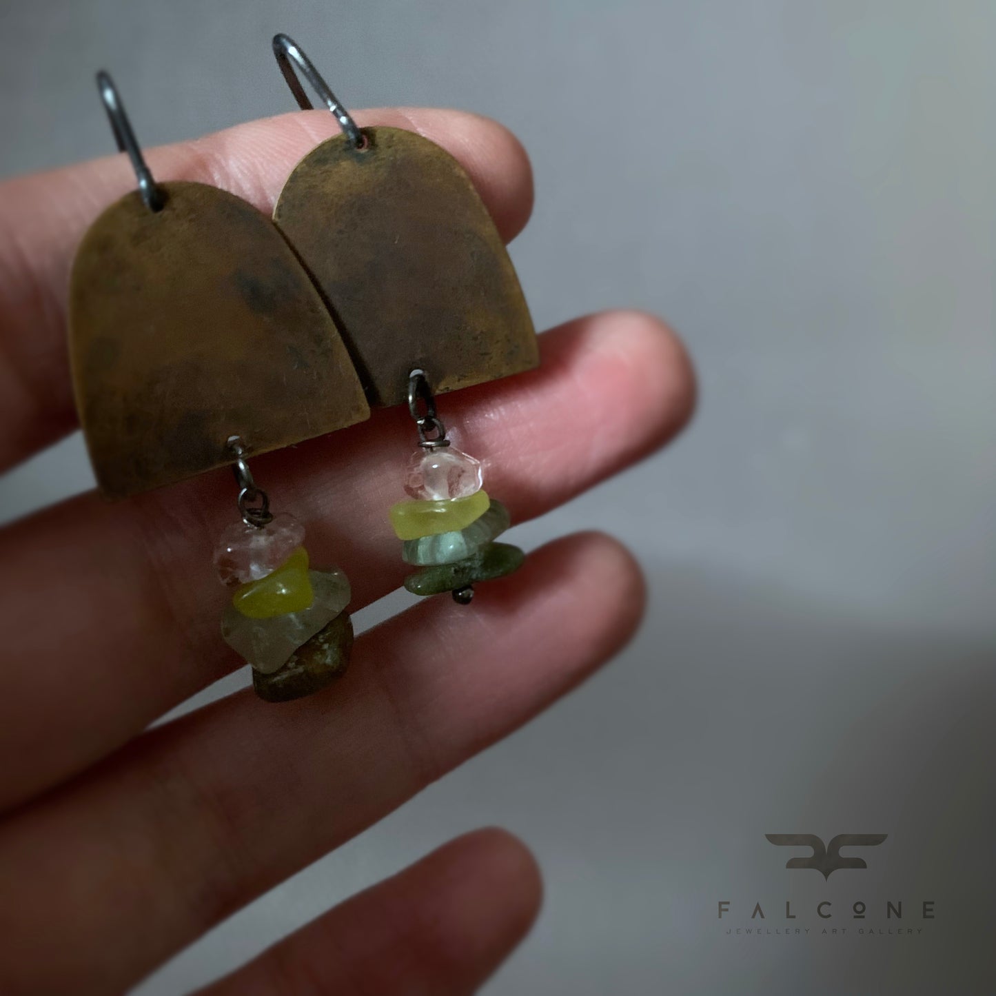 Pendientes de latón, minerales y plata de ley 'Sauvageza'