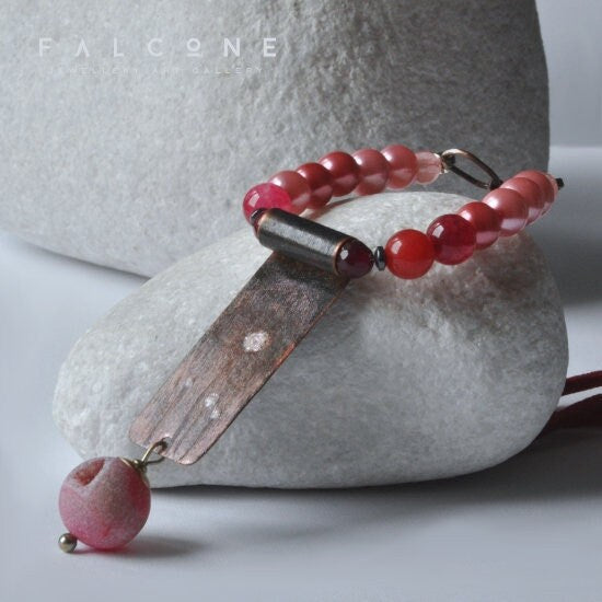 Collar con jade, cuarzo rosa, ágatas y perlas de cristal con colgante de cobre 'Misty Morning'