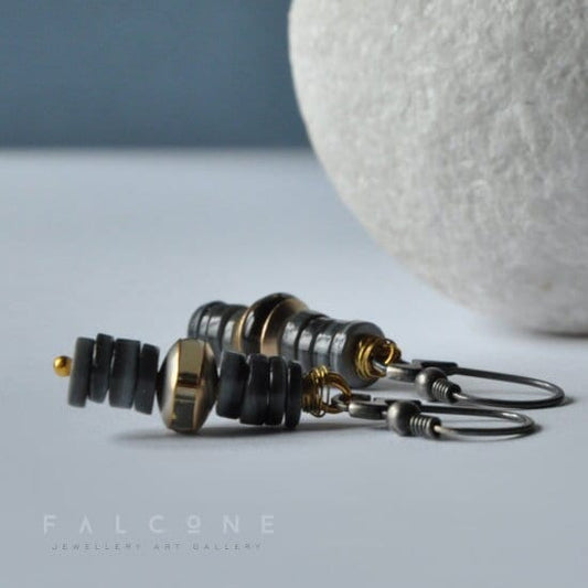 Pendientes de plata con concha gris y cuarzo ahumado 'Smoky Grey'